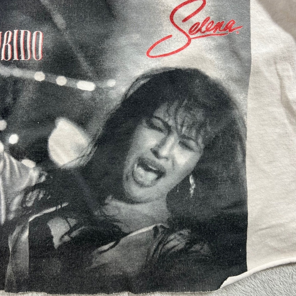 Selena Amor Prohibido Graphic Crop Top Womens Size Small‎ Cream Good Raw Hem Tee - Picture 4 of 14